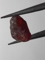 Natural red rhodolite Garnet - 3.299 ct - Rough Gemstone - f, Collections, Minéraux & Fossiles, Verzenden