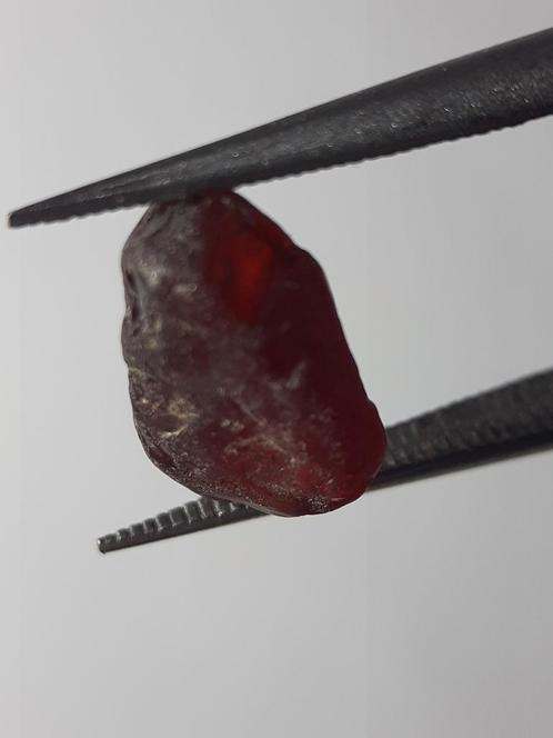 Natural red rhodolite Garnet - 3.299 ct - Rough Gemstone - f, Collections, Minéraux & Fossiles, Envoi