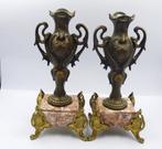 Vaas (2) - Zinklegering, Marmer, Antiek en Kunst