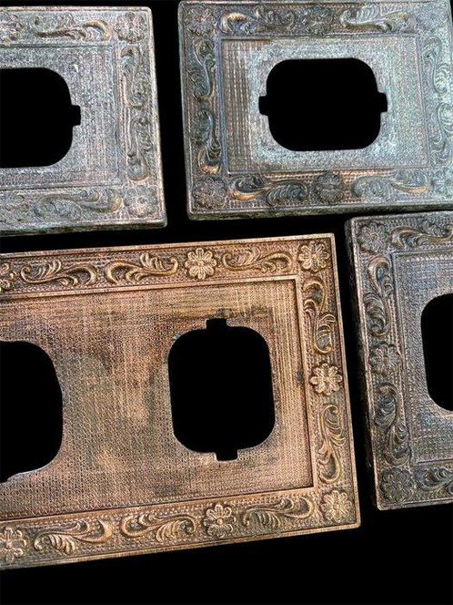 Decoratief ornament (24) - Partij van 24 oude afdekkappen, Antiek en Kunst, Antiek | Speelgoed