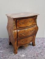 Exceptionele Bombée Commode in (gespiegeld) Parquetry -