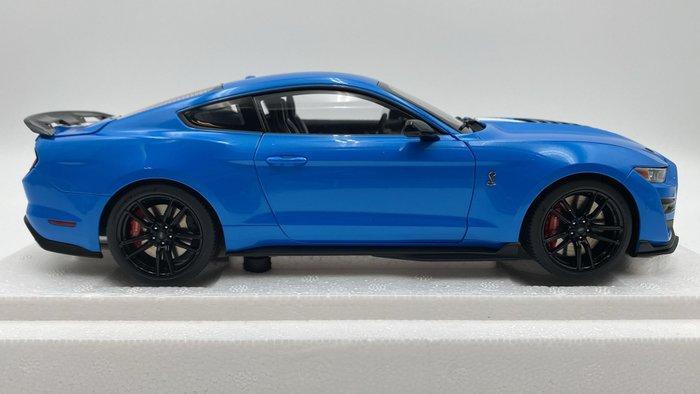 Autoart 1:18 - Modelauto - Ford Mustang Shelby GT500 -, Hobby en Vrije tijd, Modelauto's | 1:5 tot 1:12