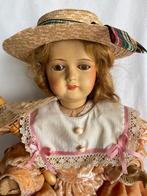 Antieke pop (50cm) met parasol en zonnehoedje - Pop