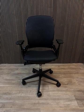 Zwarte Steelcase Leap V2 Bureaustoelen - Premium Bureaustoel beschikbaar voor biedingen