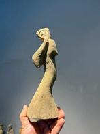 Oud Chinees, Tang-dynastie Keramiek staande beeldjes - 25.5