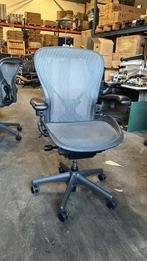 Herman Miller Aeron Maat C (Lederen Armleggers), Ergonomisch, Bureaustoel, Zo goed als nieuw, Zwart