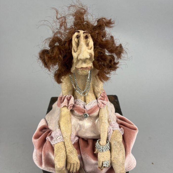 Anna Em - Still waiting - hand made, Antiek en Kunst, Kunst | Designobjecten