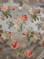 Damaststof uit San Leucio in een groene zijde-mEngeling -