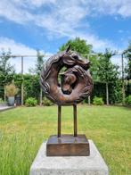 Beeldje - Knuffelende paarden - Brons, Antiek en Kunst