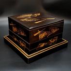 Antieke zwarte en rode lakwerk-meerlaags doos (jubako) met