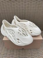 Yeezy X Adidas - Platte schoenen - Maat: Shoes / EU 43