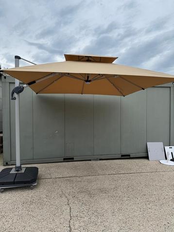 Zweefparasol 3x3m vierkant met voet en verlichting Nieuw beschikbaar voor biedingen