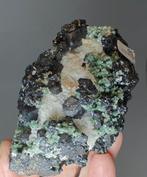 magnetiet Kristallen op matrix - Hoogte: 9 cm - Breedte: 7, Verzamelen, Mineralen en Fossielen