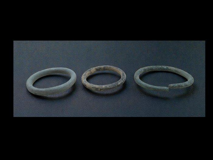 Époque Viking ensemble de bracelets en bronze anciens (Sans, Antiquités & Art, Antiquités | Autres Antiquités