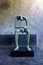 sculptuur, Modern Bronze Sculpture - Seated Bronze Sculpture