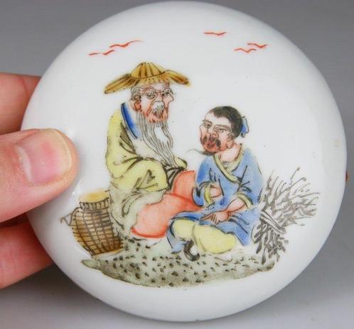 Porseleinen doos - Famille Rose-emaille - Signature Brand -, Antiek en Kunst, Antiek | Overige Antiek