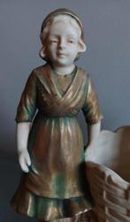Bernard Bloch - Figurine - Meisje en jongen met mand. -