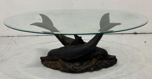 Salontafel - Glas - Twee dolfijnen die een geslepen glazen, Antiek en Kunst, Curiosa en Brocante