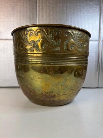 Pot de fleurs - Vase en laiton décoré antique : Élégance