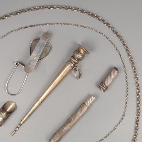 o.a. Simon Engel Sr. (Hoorn, 1895) Brijpendop, Naaldenkoker,, Antiek en Kunst, Antiek | Zilver en Goud