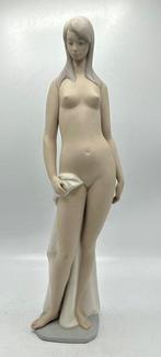 Lladró - Juan Huerta - Sculpture, #4511 Nude Woman - “Nudo
