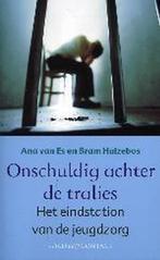 Onschuldig achter de tralies 9789025427238 A. van Es, Boeken, Verzenden, Gelezen, A. van Es