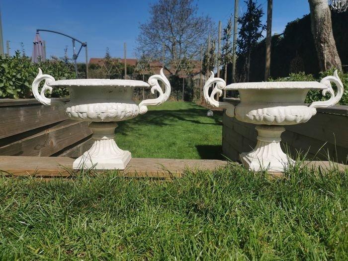 Bloempot (2) - IJzer, Antiquités & Art, Curiosités & Brocante