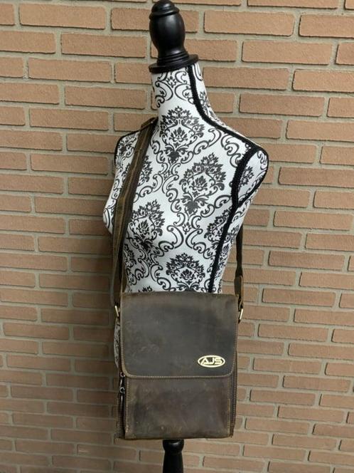 VINTAGE SCHOUDERTAS LEER/ CROSBODY BAG 100% leer, Auto-onderdelen, Overige Auto-onderdelen, Nieuw, Ophalen of Verzenden
