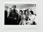 Alberto Korda (1928–2001) - Fidel Castro conversando con