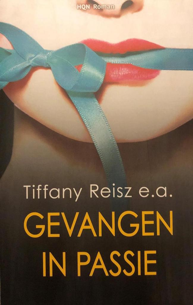 Gevangen in passie 9789034757869 Adelaide Cole, Boeken, Romans, Zo goed als nieuw, Verzenden