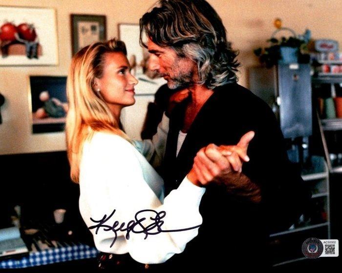 Road House - Signed by Kelly Lynch (Elizabeth Clay), Verzamelen, Film en Tv