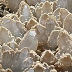 Sphalérite noire et dolomite sur quartz laiteux, Roumanie