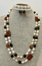 Lange ketting van natuurlijke parels (symbool van redding en