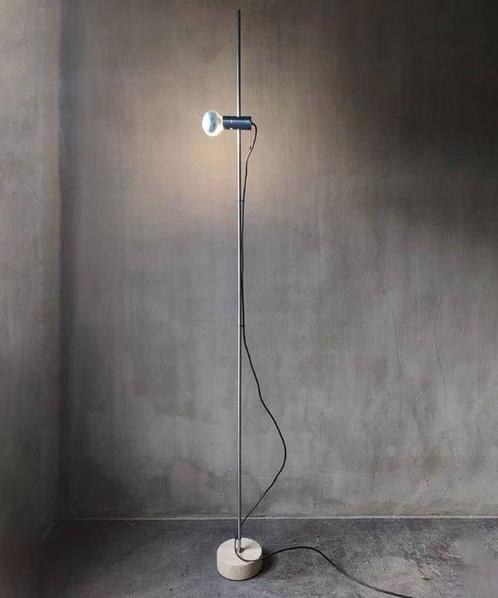 Oluce - Tito Agnoli - Staande lamp - Agnoli - Marmer, Metaal, Antiek en Kunst, Antiek | Verlichting