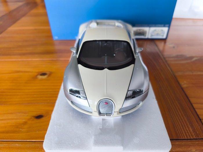 Minichamps 1:18 - Modelauto - Bugatti Veyron Centenaire, Hobby en Vrije tijd, Modelauto's | 1:5 tot 1:12