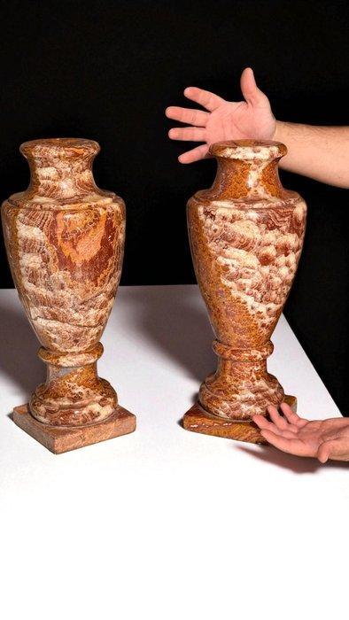 Vaas (2) - Marmo Rosso met zeer bijzondere aders - paar, Antiek en Kunst, Antiek | Meubels | Stoelen en Sofa's
