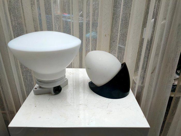 Lampe (2) - Porcelaine, ver à lait - Plafonnier et applique, Antiek en Kunst, Antiek | Verlichting