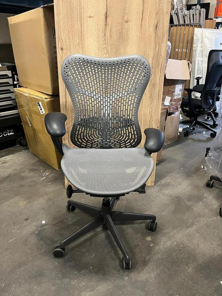 Herman Miller Mirra 2 Bureaustoel - Limited Edition, Huis en Inrichting, Bureaustoelen, Bureaustoel, Wit, Zo goed als nieuw, Verzenden