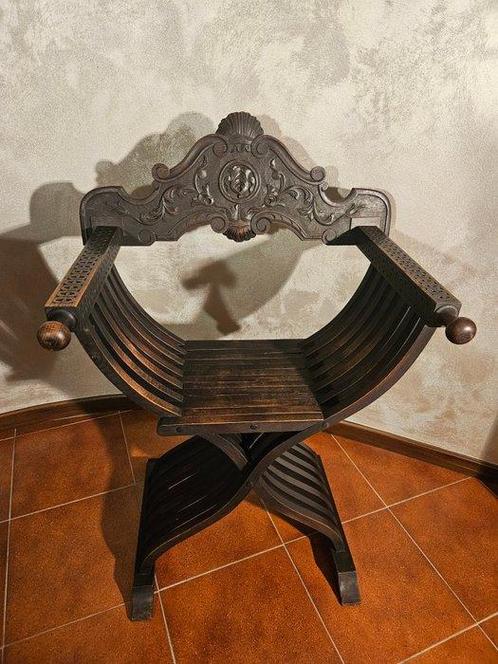 Stoel - Walnoot - Savonarola, Antiek en Kunst, Curiosa en Brocante