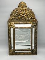 Friesche latoen koperen spiegel met fraaie lijst, goudlook -, Antiek en Kunst, Curiosa en Brocante