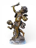 Dapres Auguste Moreau (1834-1917) - sculptuur, Putti à la, Antiek en Kunst, Antiek | Keramiek en Aardewerk