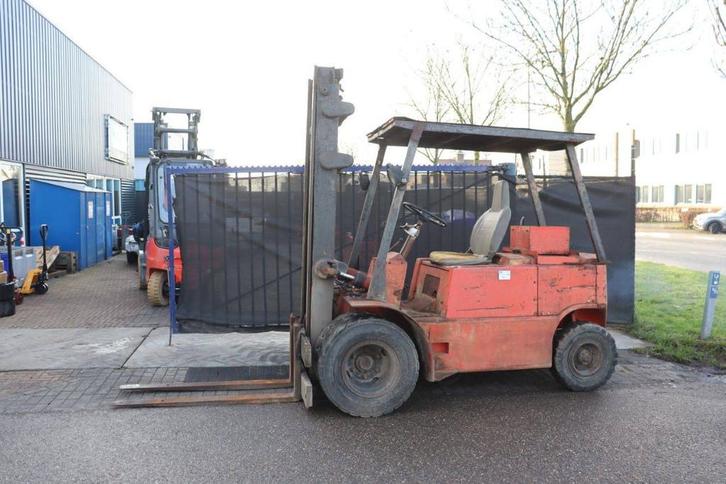 Veiling: Heftruck Clark Diesel, Articles professionnels, Machines & Construction | Chariots élévateurs & Transport interne, Enlèvement