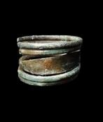 Viking periode Bronzen ring gewikkeld in een helix - 10e/12e