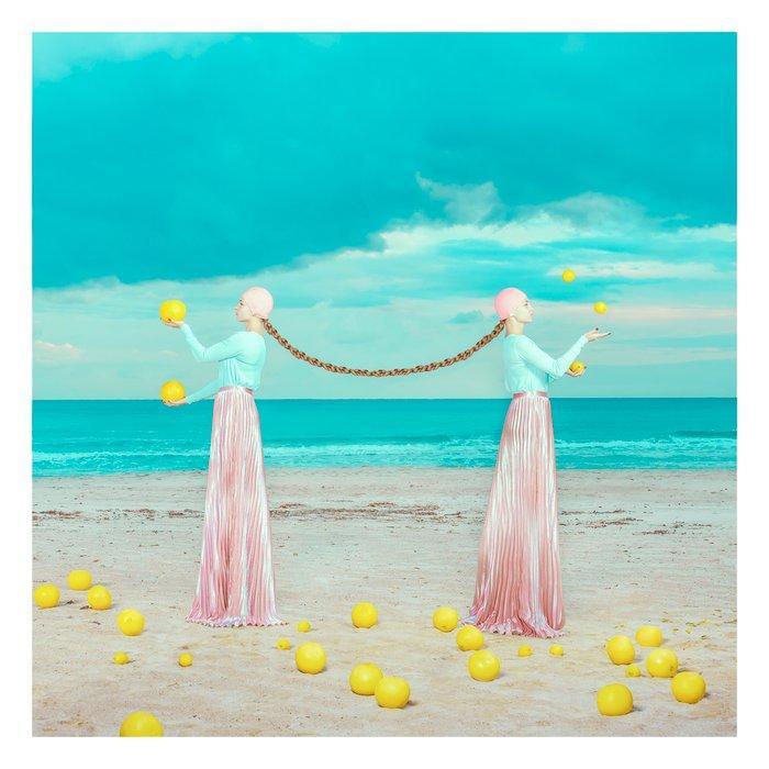 Elena Paraskeva - A Fine Day At The Beach (2016), Antiek en Kunst, Kunst | Designobjecten