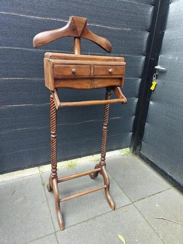 onbekend - Een prachtig dressboy - Valet - garçon en costume beschikbaar voor biedingen