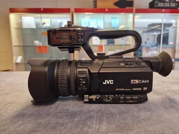 Veiling - JVC GY-HM200E 4K Camrecorder - In Nette Staat, Audio, Tv en Foto, Videocamera's Analoog