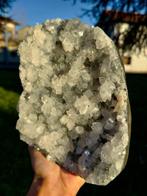 Betoverende puntige Apophyllite op blauwe chalcedoon Kristal