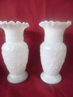Baccarat - Pot (2) - stel baccarat melk glas vazen - glas, Antiquités & Art