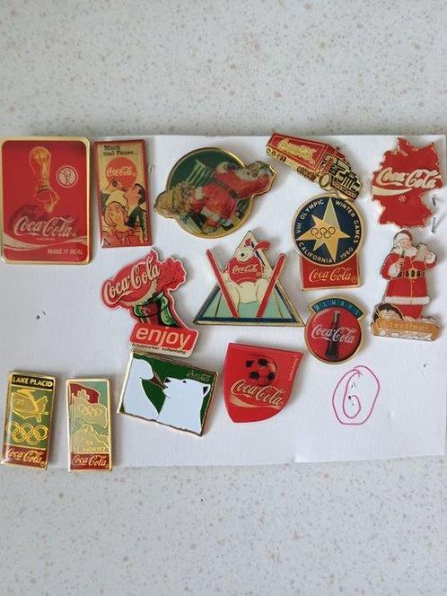 Coca Cola - Speelgoed A large lot Coca Cola Pins, Antiek en Kunst, Antiek | Speelgoed
