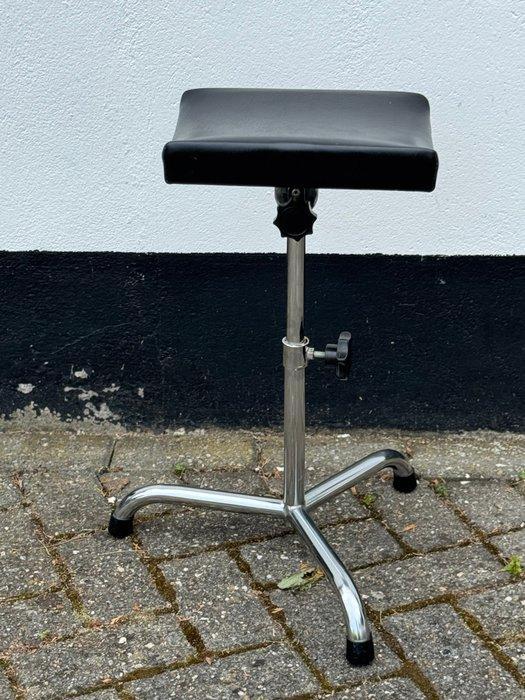 Kruk - Metaal - Verstelbaar, Antiquités & Art, Antiquités | Assiettes décoratives & Carrelages